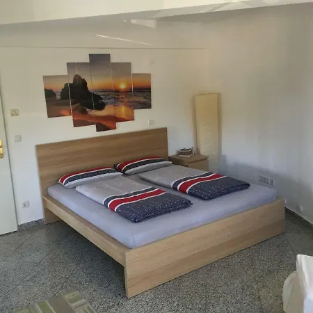 Fewobada - Ferienwohnung Am Bahnhof Dallgow-Doeberitz